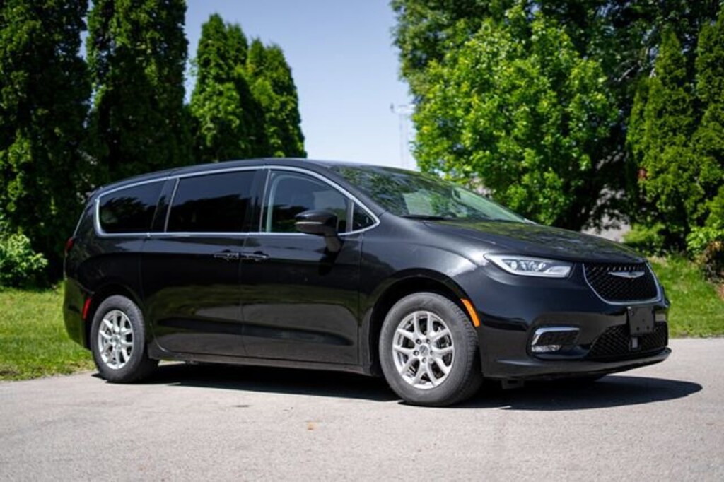 Used 2023 Chrysler Pacifica Touring L Van Passenger Van