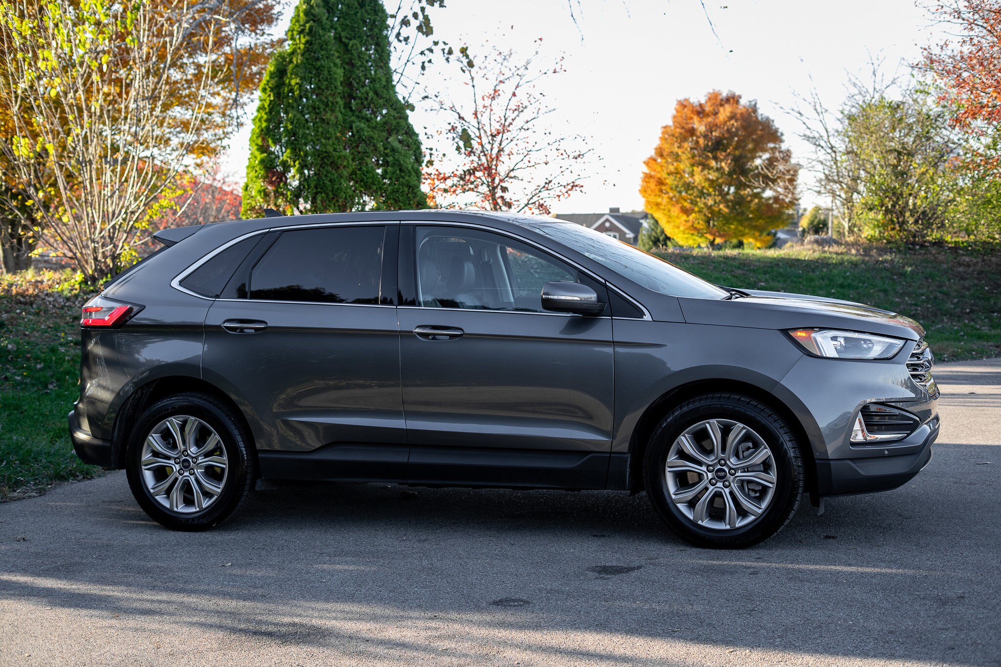 2022 Ford Edge Titanium photo 2
