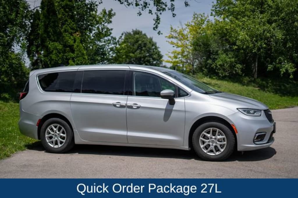 Used 2023 Chrysler Pacifica Touring L Van Passenger Van