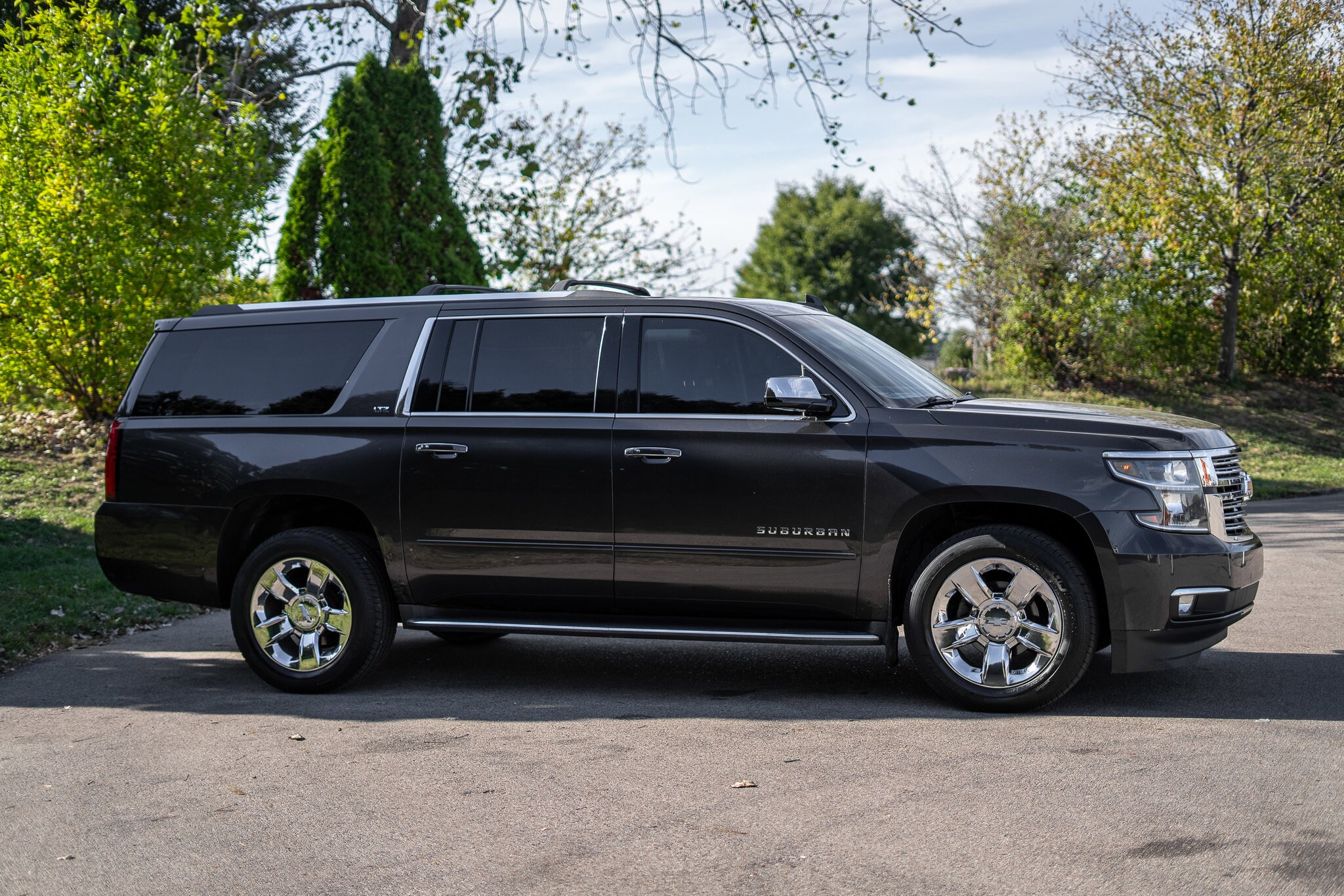 2016 Chevrolet Suburban LTZ photo 4