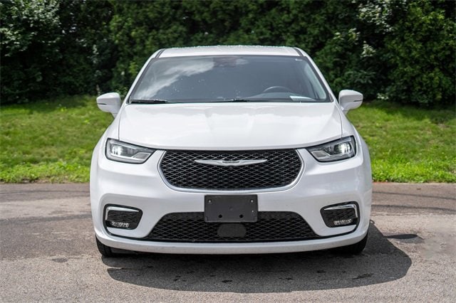 2022 Chrysler Pacifica Hybrid Touring L photo 2