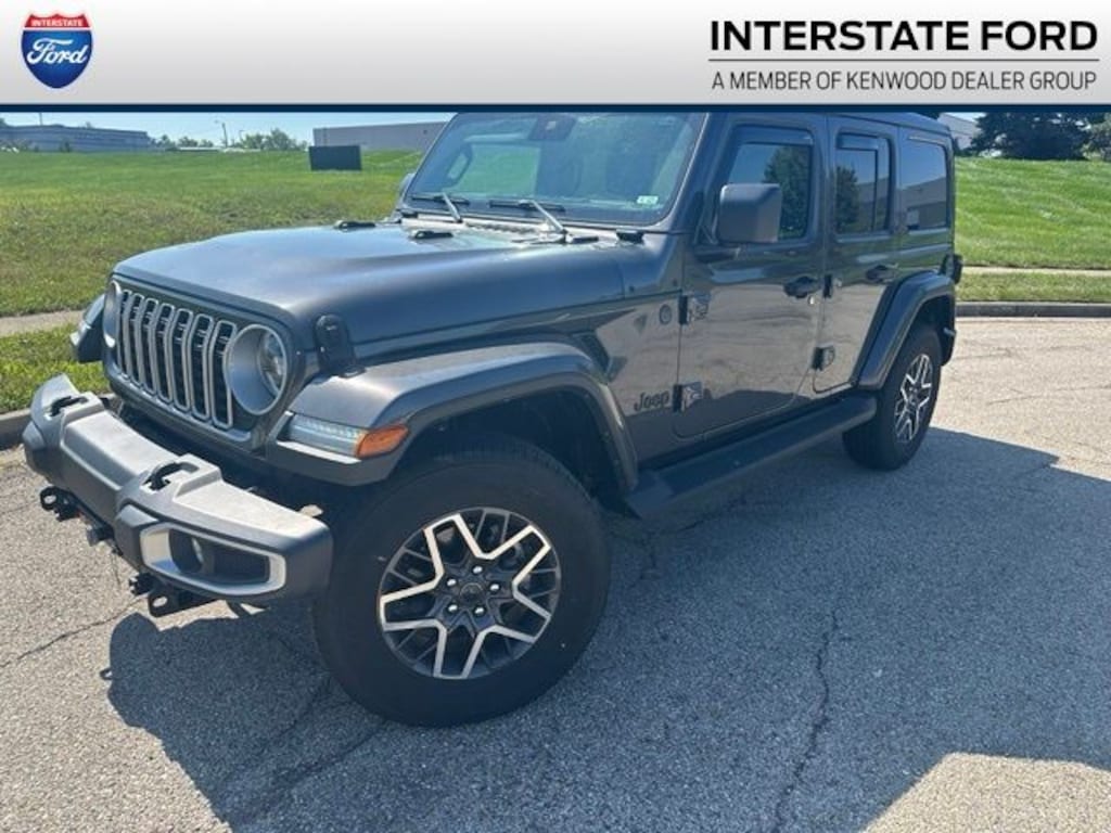 Used 2025 Jeep Wrangler Sahara SUV