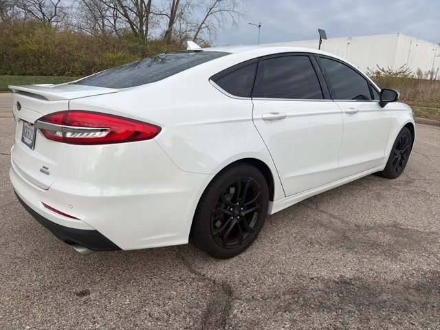 2019 Ford Fusion SE photo 2