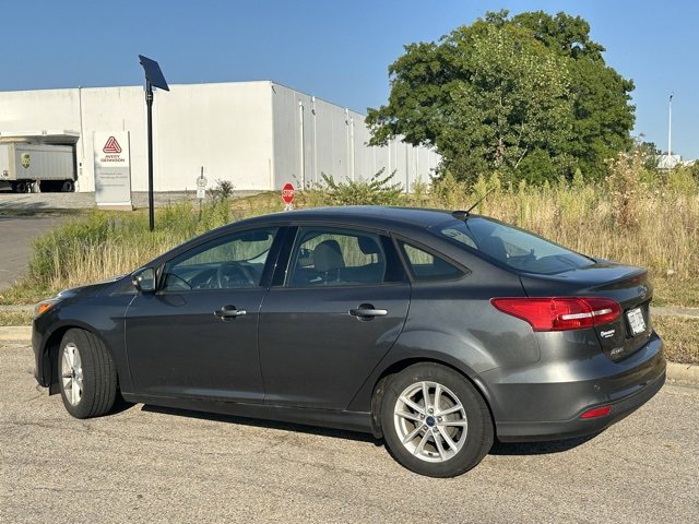 2016 Ford Focus SE photo 2