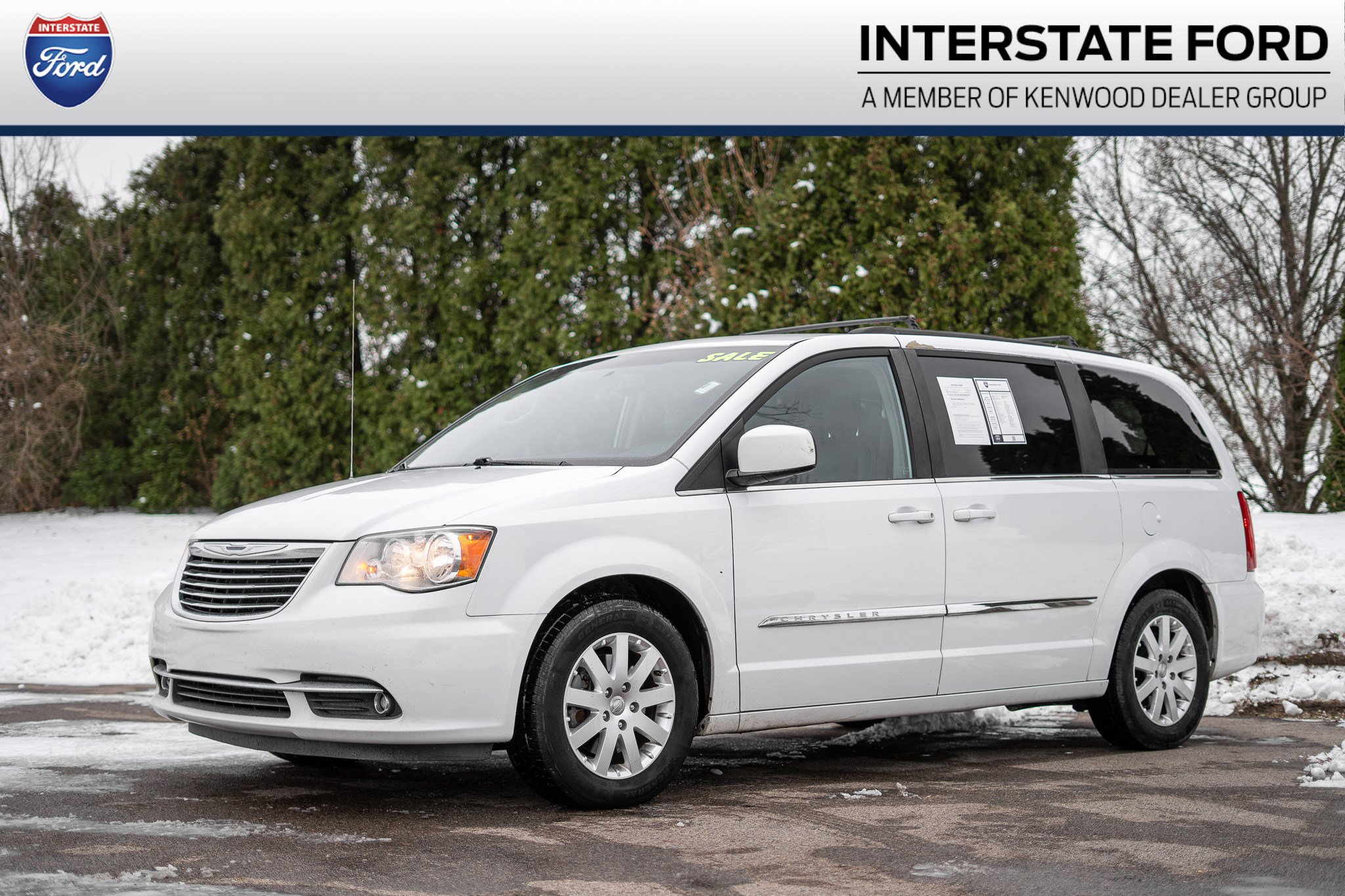 2016 Chrysler Town & Country Touring's photo