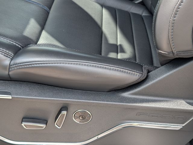 2025 Ford F-150 Platinum - Photo 32
