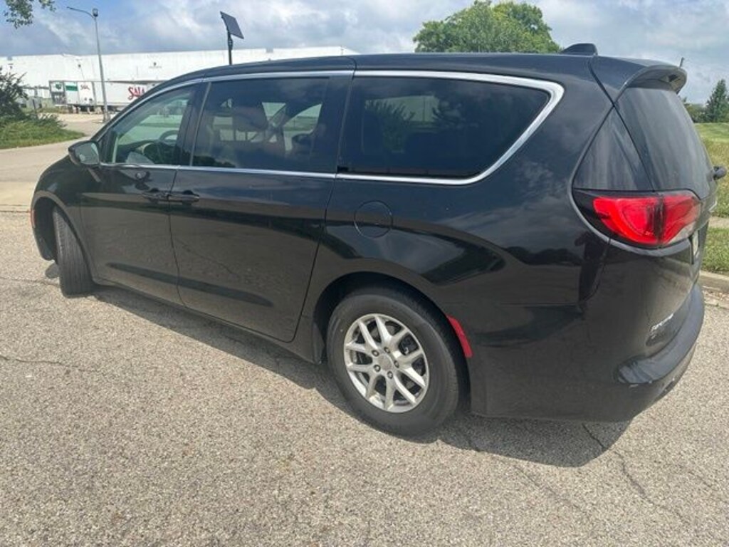 Used 2017 Chrysler Pacifica Touring Van