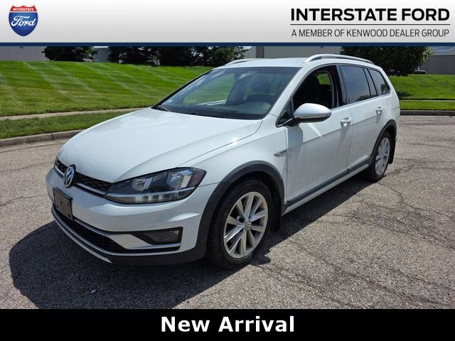 2018 Volkswagen Golf Alltrack TSI S 4Motion's photo
