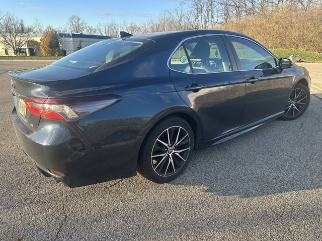 2021 Toyota Camry SE photo 2