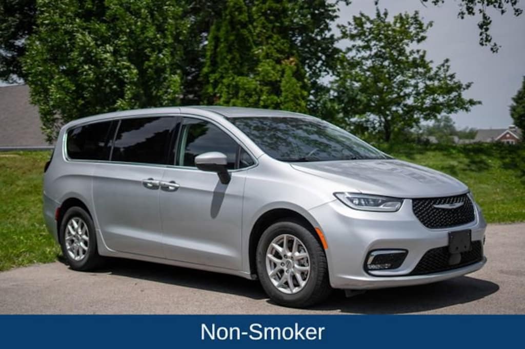 Used 2023 Chrysler Pacifica Touring L Van Passenger Van