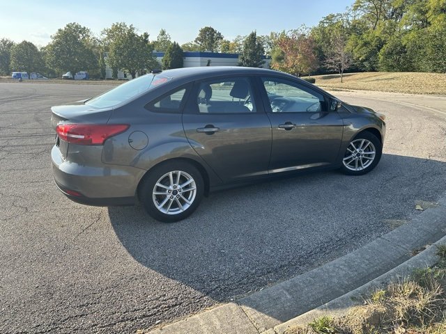 2016 Ford Focus SE photo 3