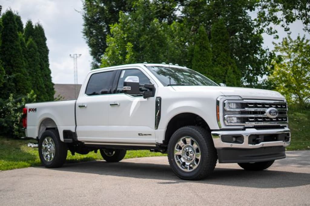 New 2026 Ford F-250SD Lariat Truck Crew Cab