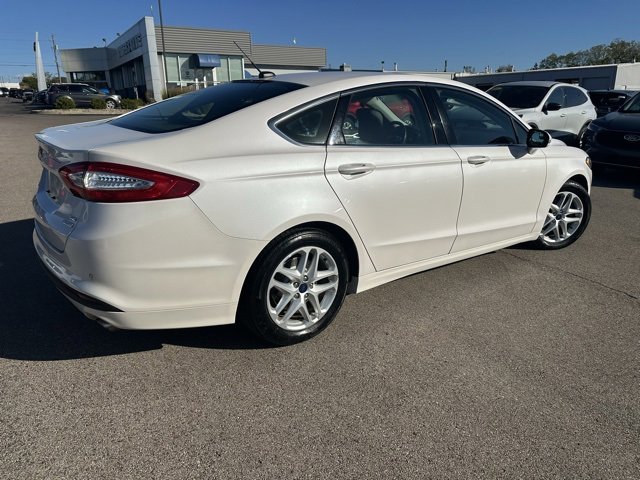 2016 Ford Fusion SE photo 3