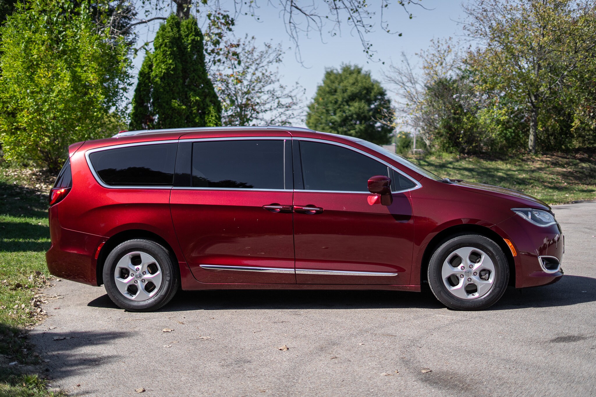 2017 Chrysler Pacifica Touring Plus photo 4