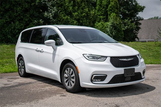 2022 Chrysler Pacifica Hybrid Touring L photo 3