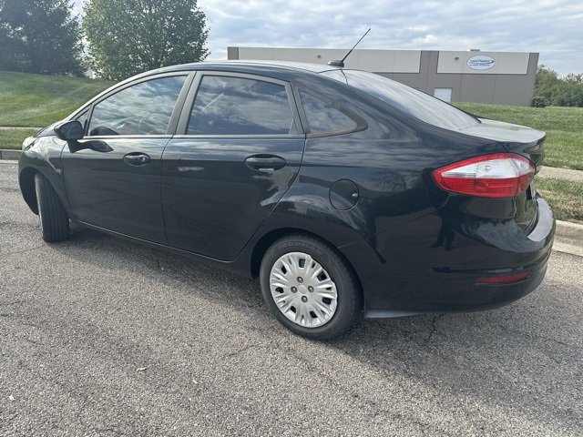 2016 Ford Fiesta S photo 2