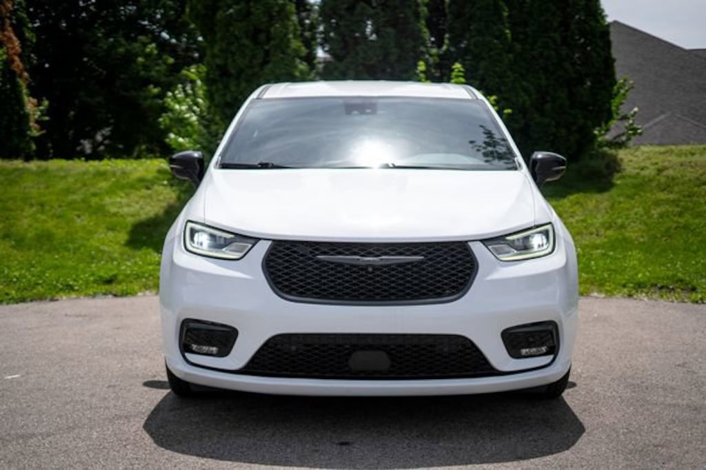 Used 2024 Chrysler Pacifica Plug-In Hybrid Select Van Passenger Van