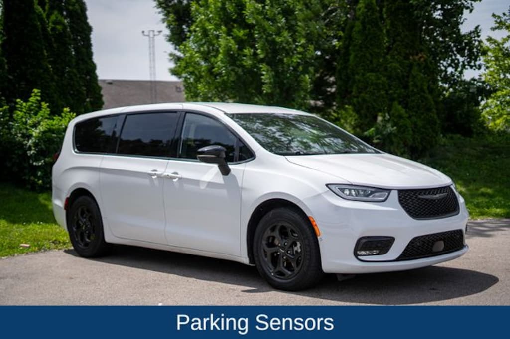 Used 2024 Chrysler Pacifica Plug-In Hybrid Select Van Passenger Van