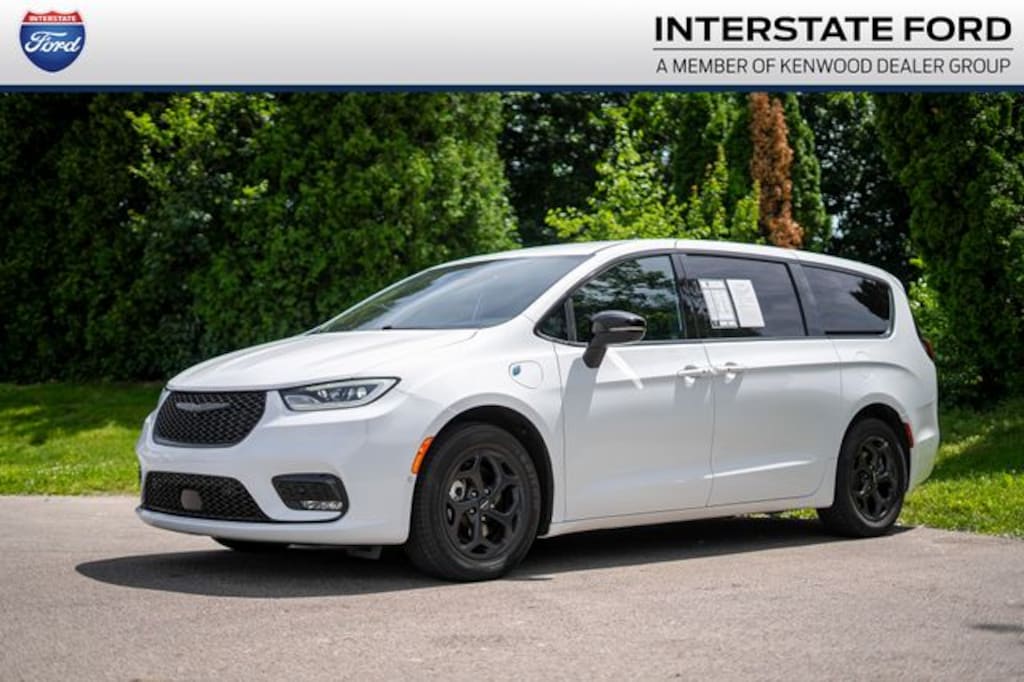 Used 2024 Chrysler Pacifica Plug-In Hybrid Select Van Passenger Van