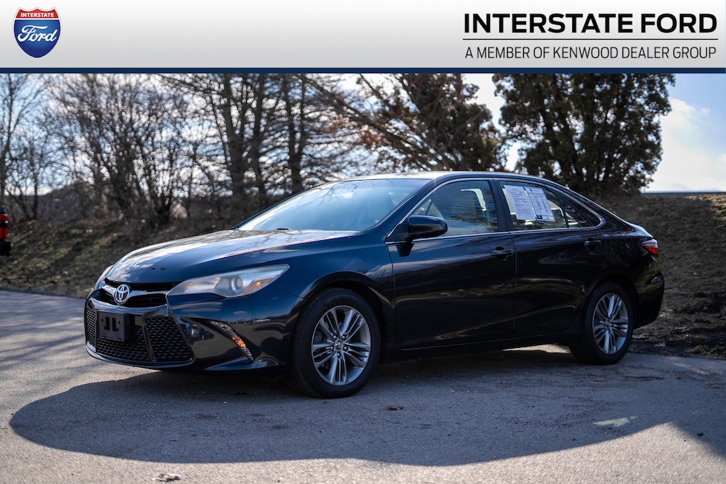 Used 2015 Toyota Camry SE Sedan