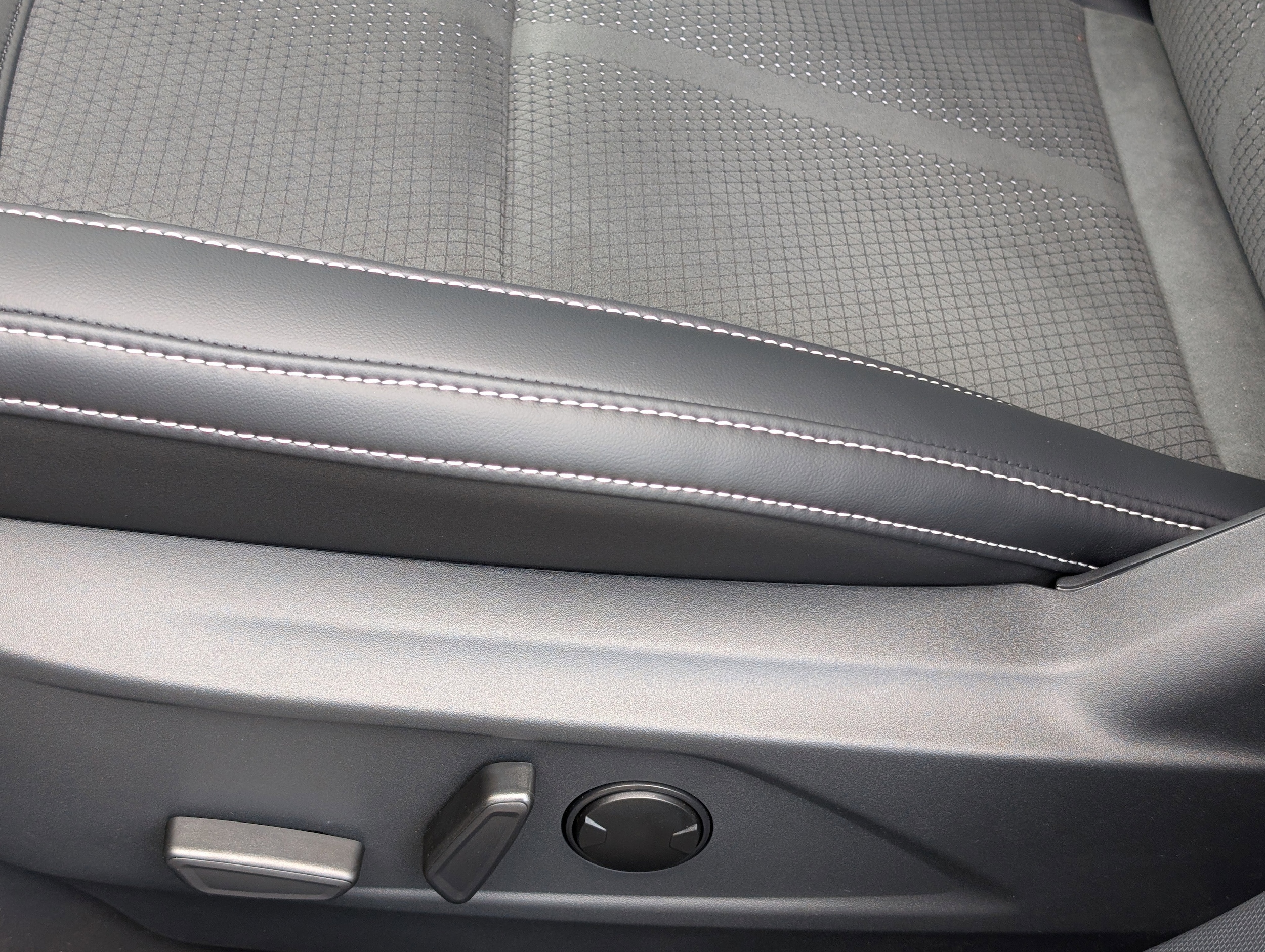 2025 Ford Mustang Mach-E GT - Photo 27