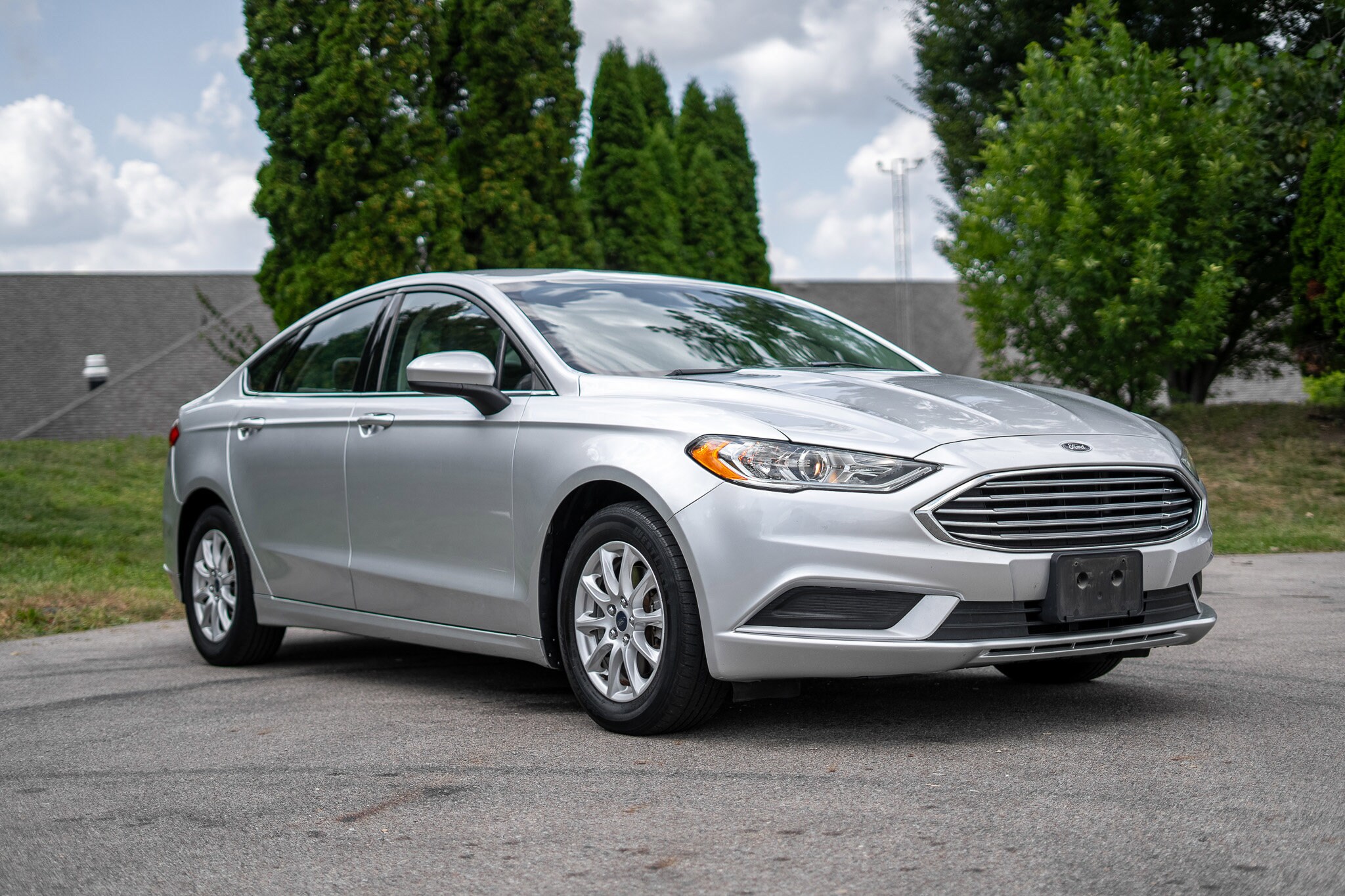 2017 Ford Fusion S photo 2