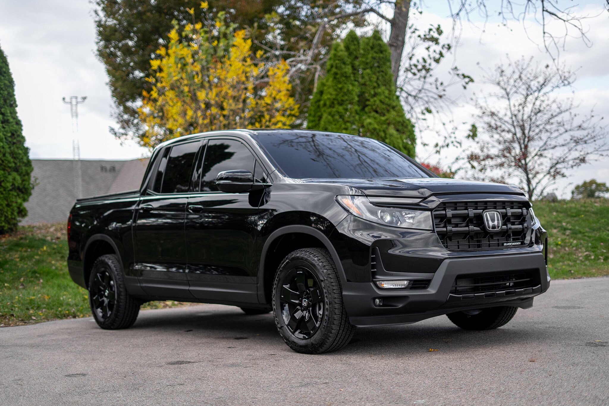 2025 Honda Ridgeline Black Edition photo 3