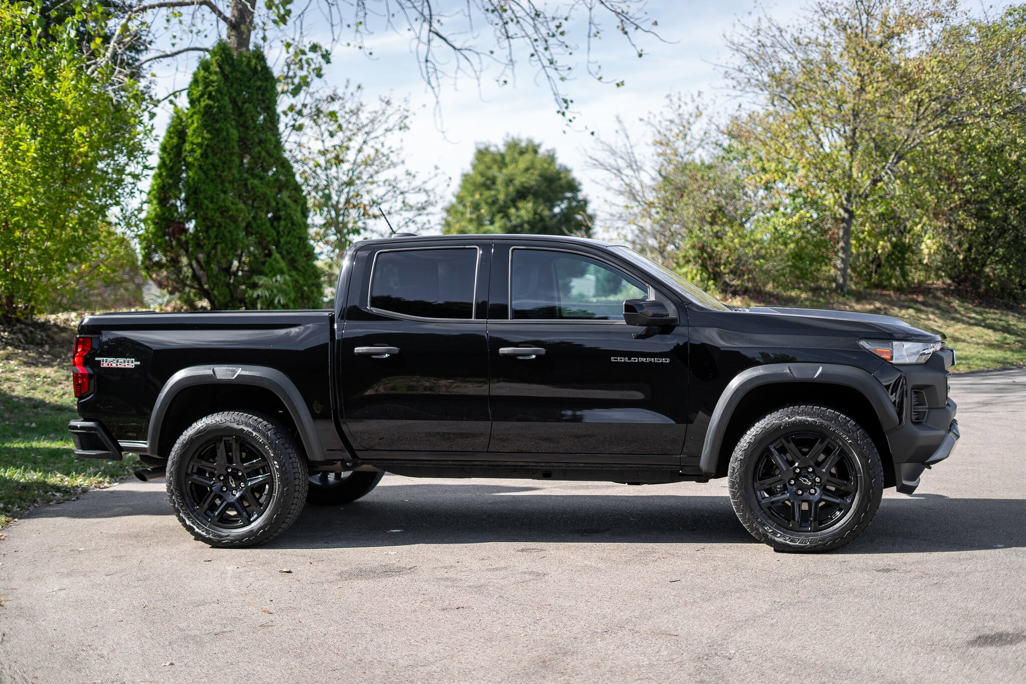 2023 Chevrolet Colorado Trail Boss photo 2
