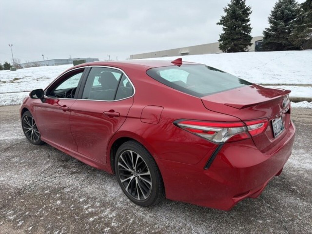 Used 2019 Toyota Camry SE Sedan