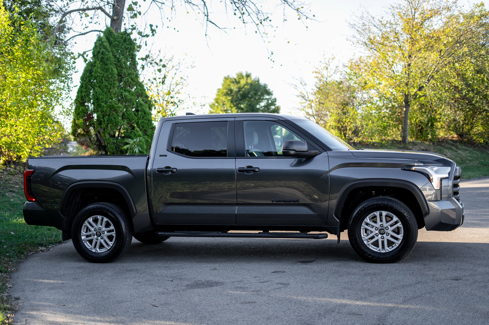 2025 Toyota Tundra SR5 CrewMax photo 4