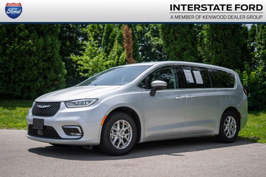Used 2023 Chrysler Pacifica Touring L Van Passenger Van