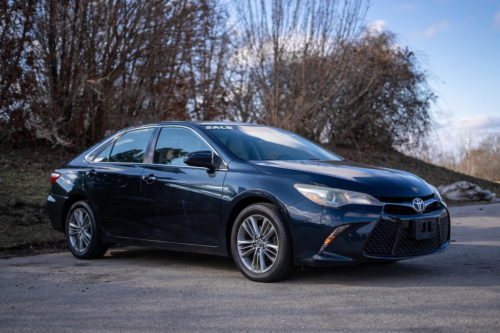 Used 2015 Toyota Camry SE Sedan
