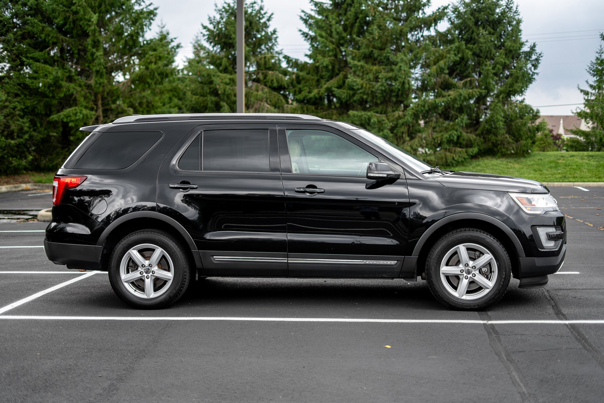 2017 Ford Explorer XLT photo 4