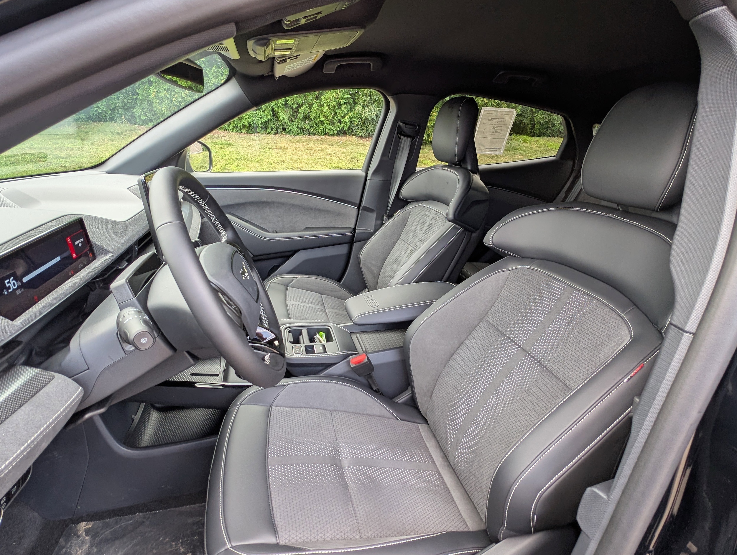 2025 Ford Mustang Mach-E GT - Photo 28