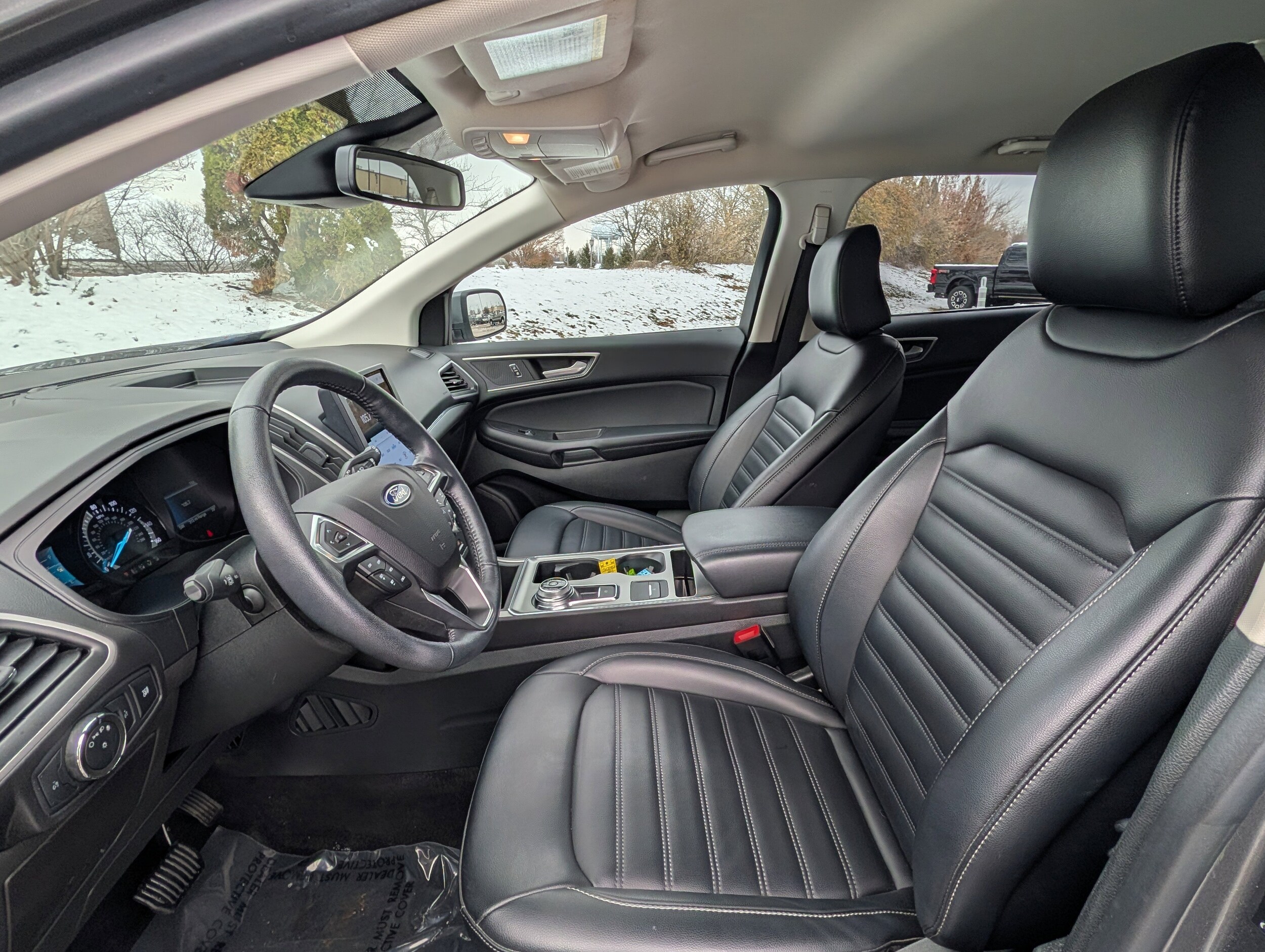 2022 Ford Edge SEL photo 2