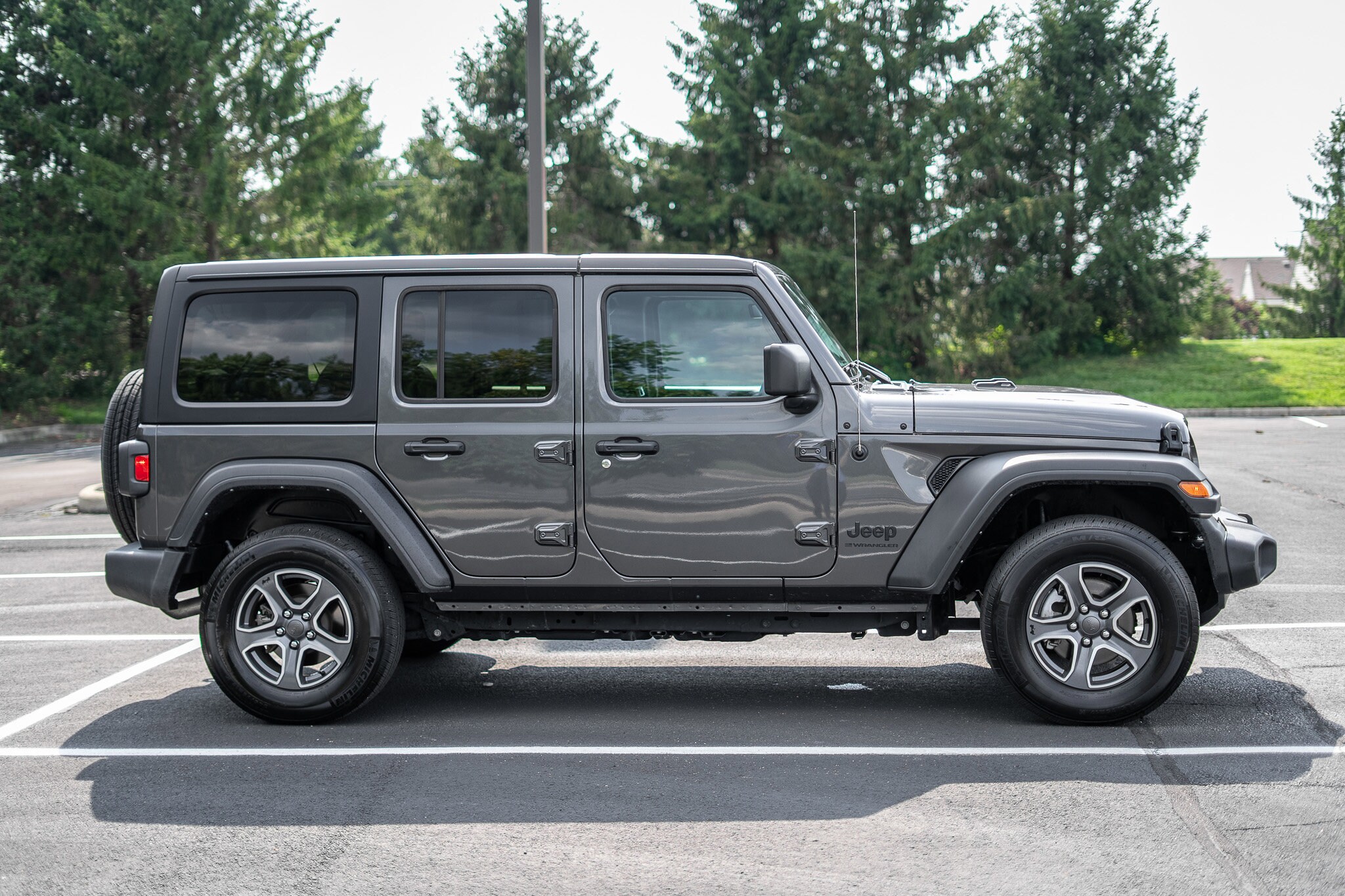 2023 Jeep Wrangler Sport S photo 4