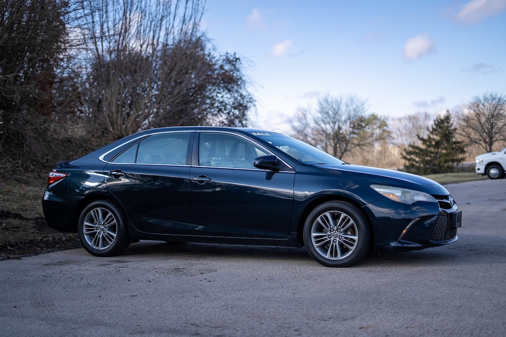 Used 2015 Toyota Camry SE Sedan