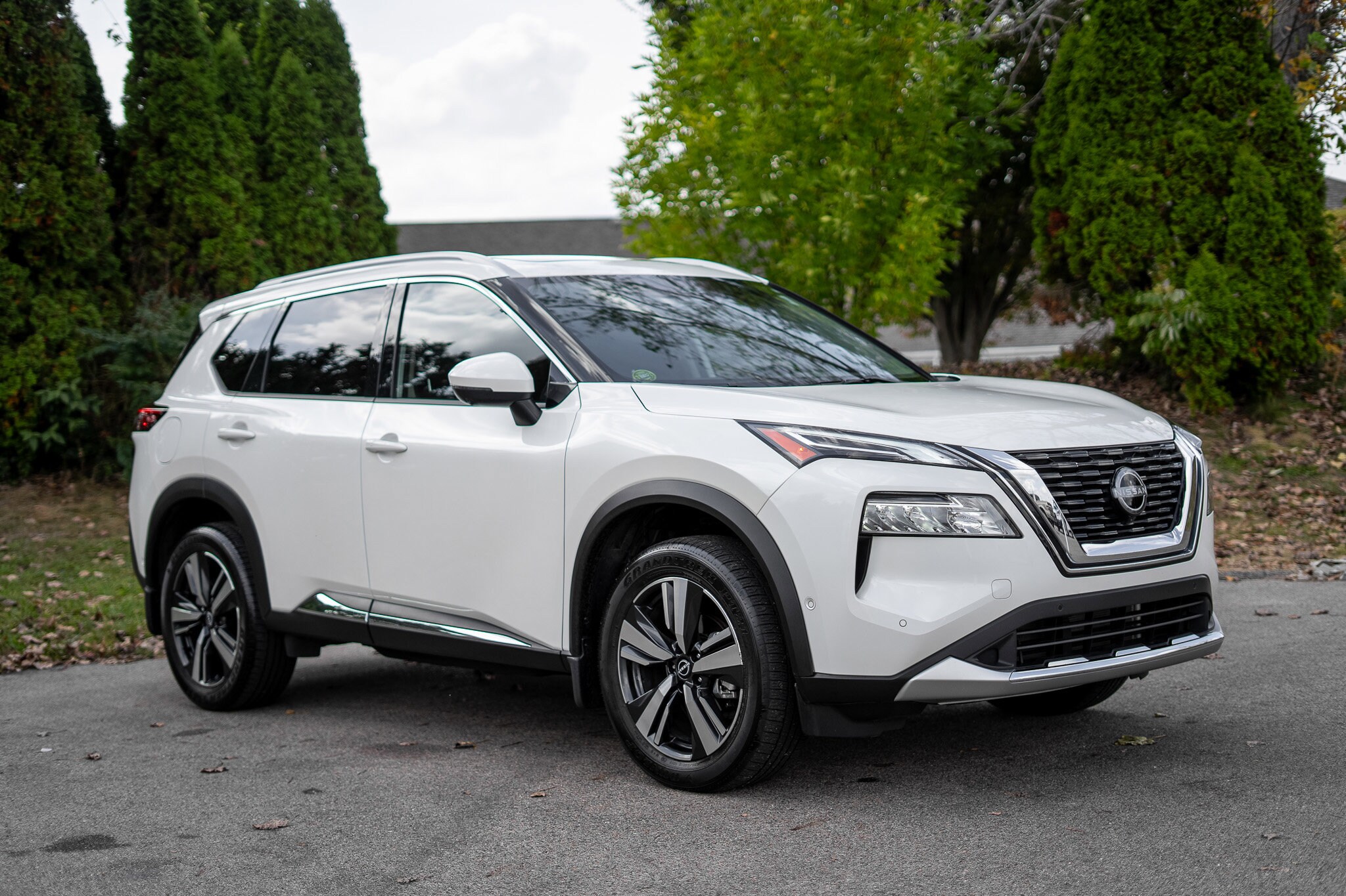 2023 Nissan Rogue Platinum photo 2