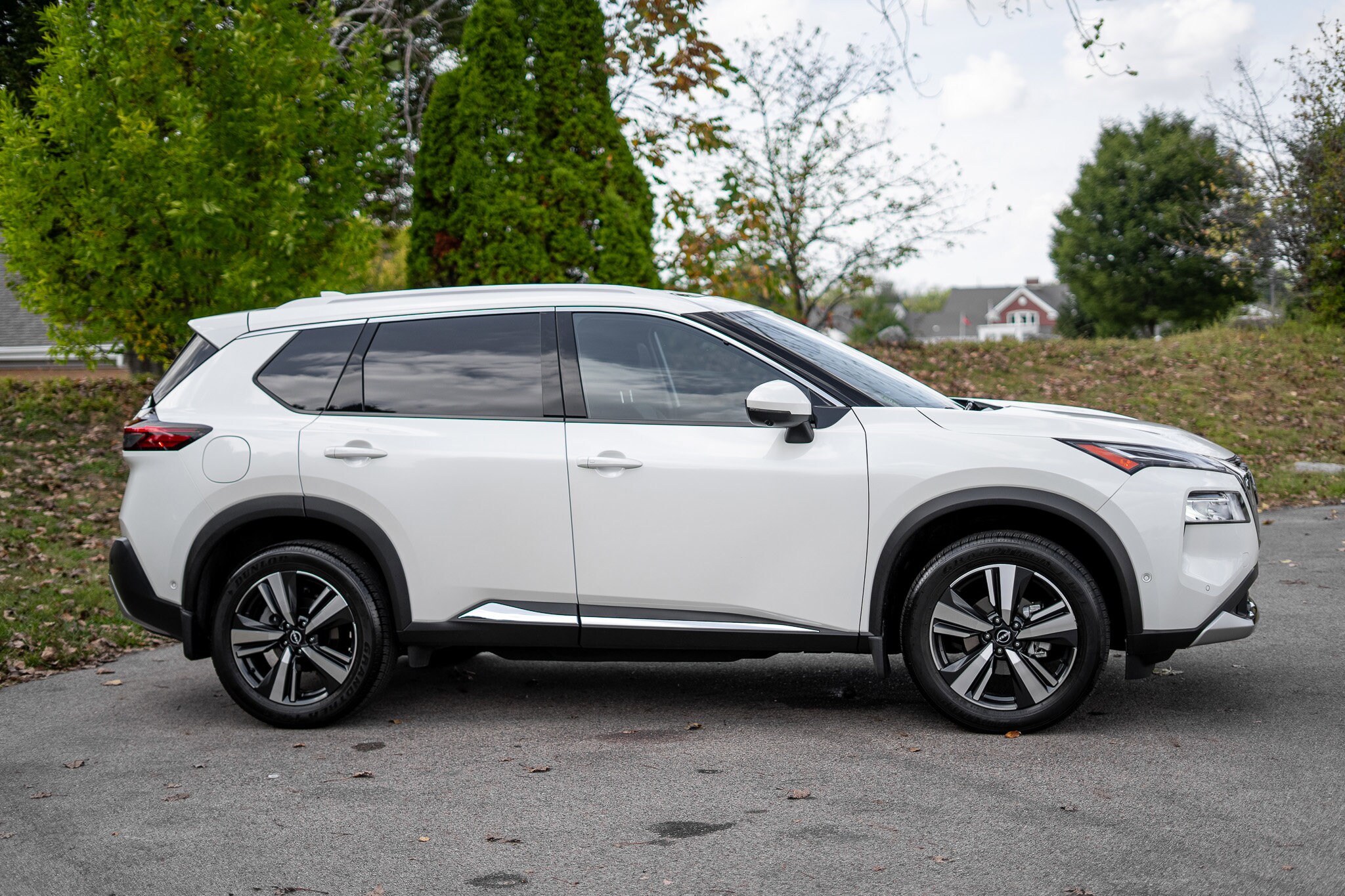 2023 Nissan Rogue Platinum photo 3