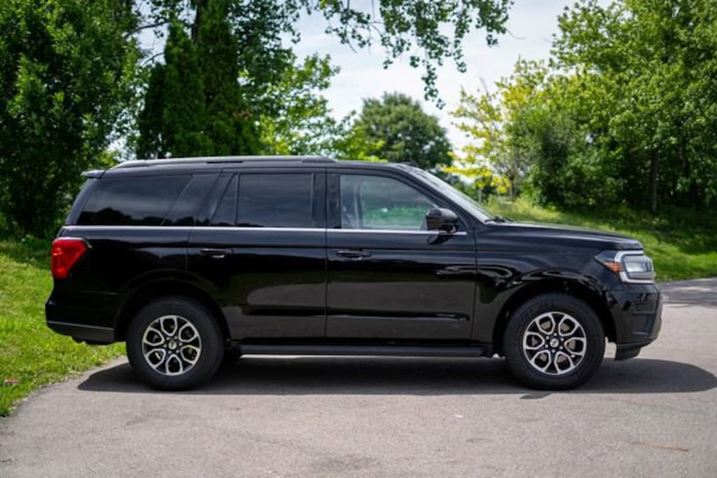Used 2024 Ford Expedition XLT SUV