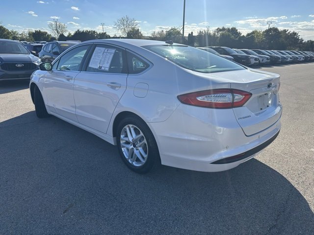 2016 Ford Fusion SE photo 2