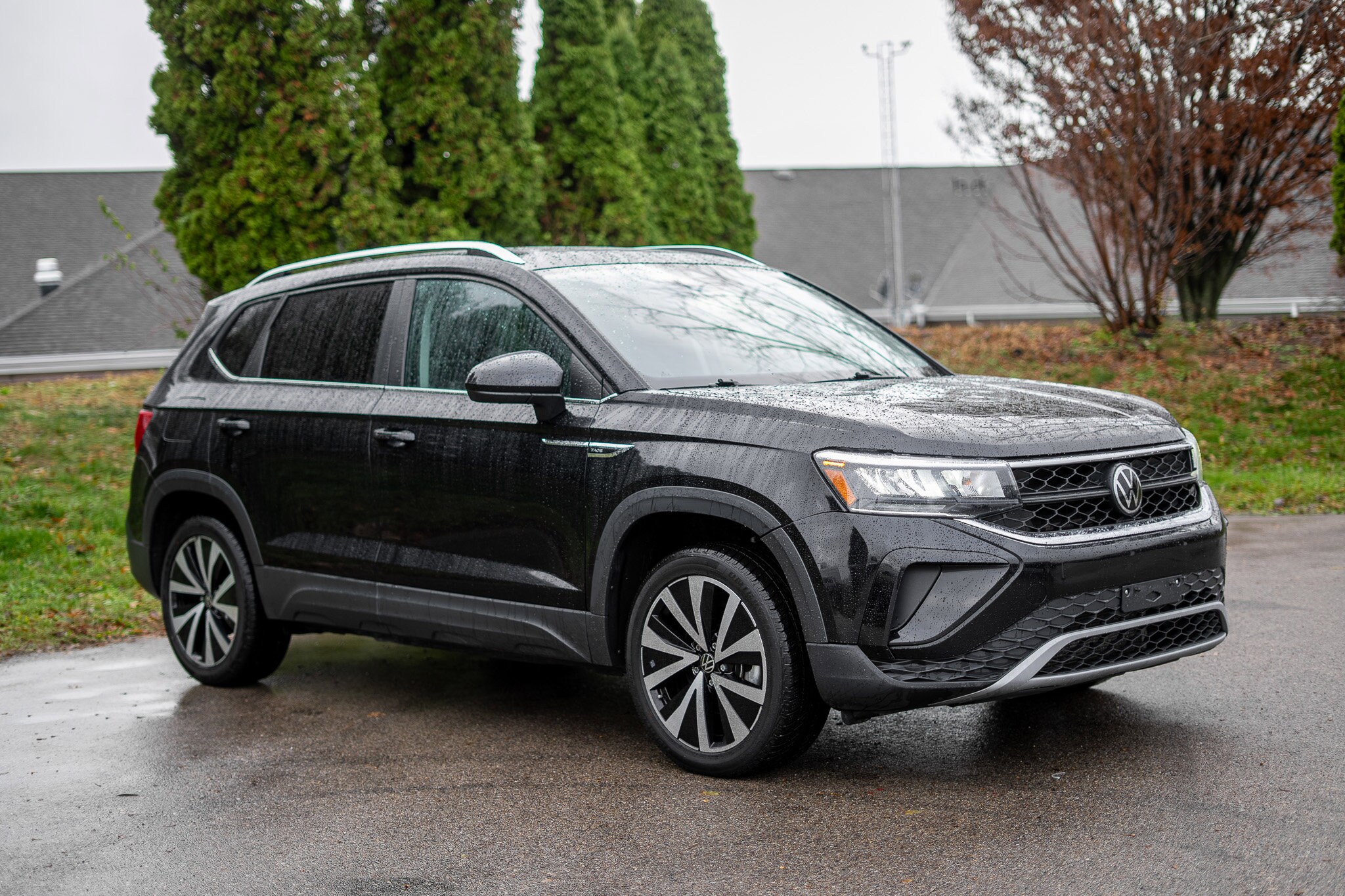 2023 Volkswagen Taos SE photo 2