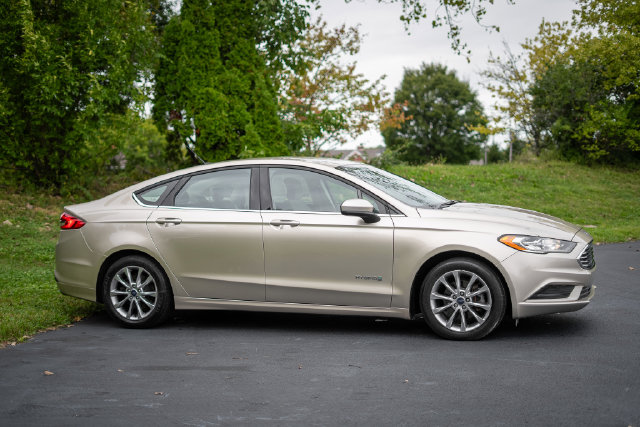 Used 2017 Ford Fusion Hybrid SE Sedan