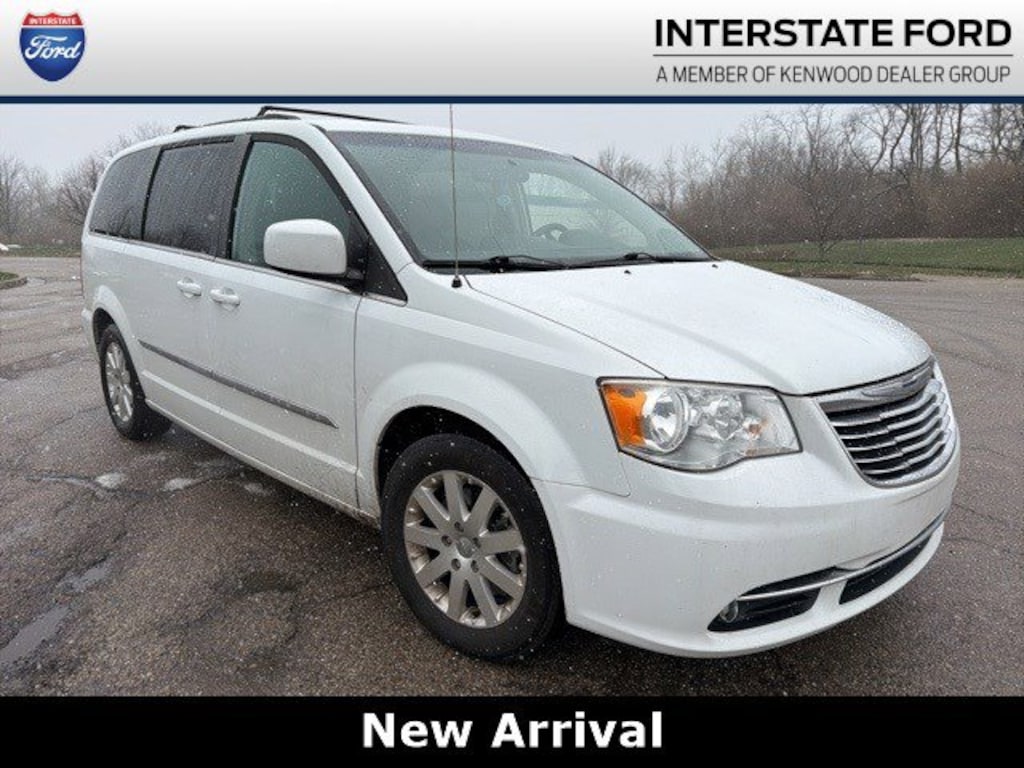 Used 2016 Chrysler Town & Country Touring Van LWB Passenger Van