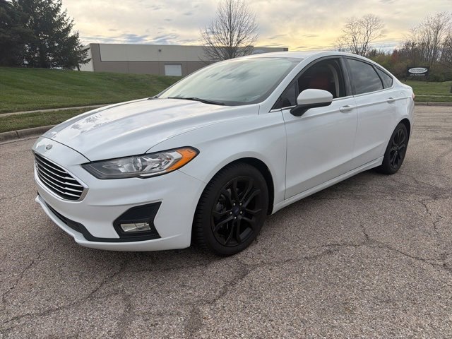 2019 Ford Fusion SE photo 4