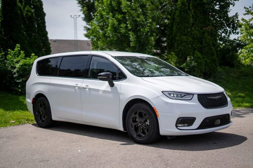 Used 2024 Chrysler Pacifica Plug-In Hybrid Select Van Passenger Van