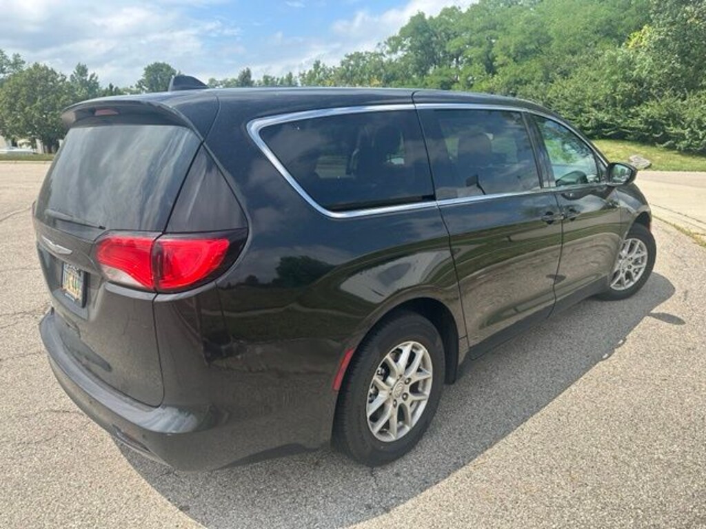 Used 2017 Chrysler Pacifica Touring Van
