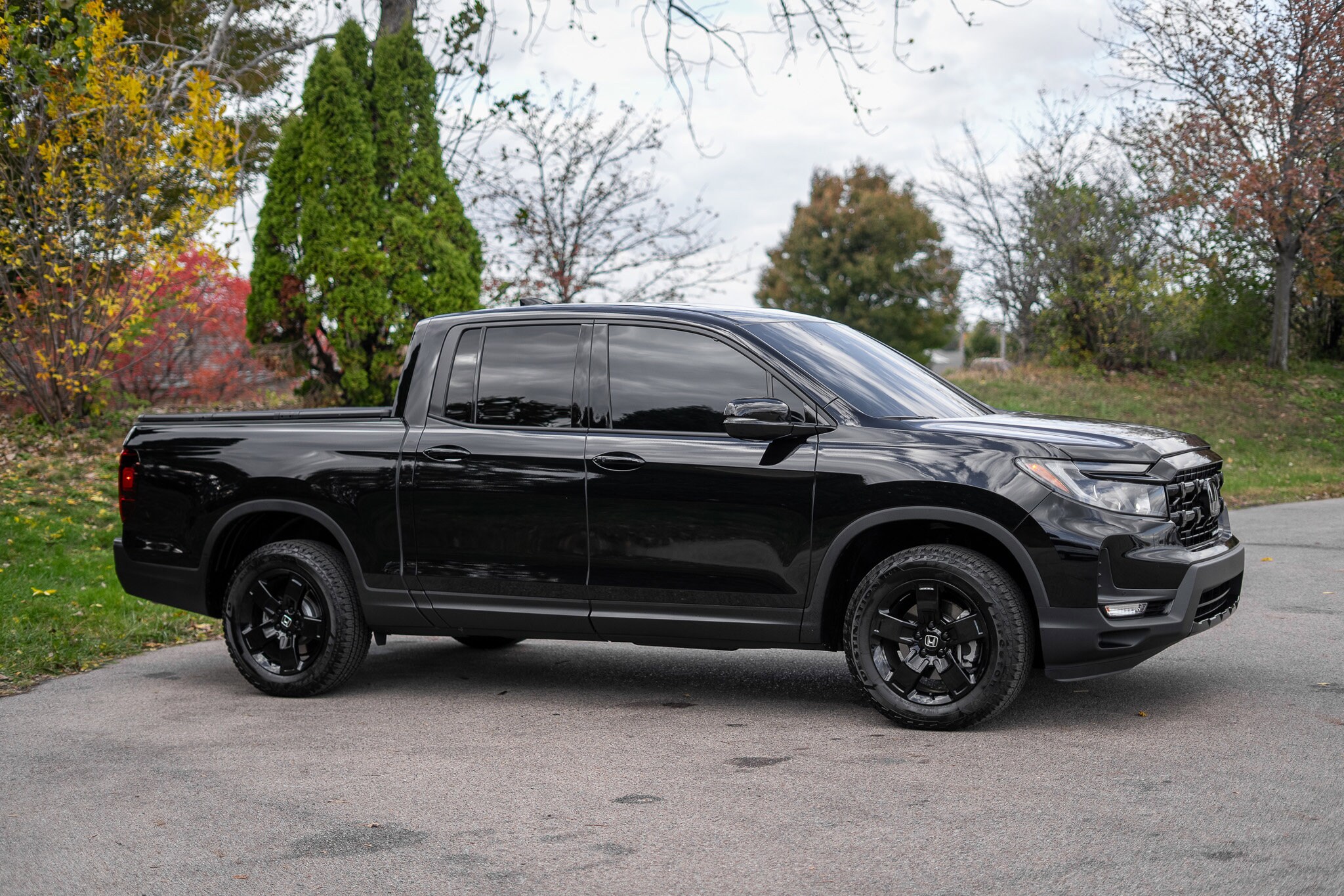 2025 Honda Ridgeline Black Edition photo 4