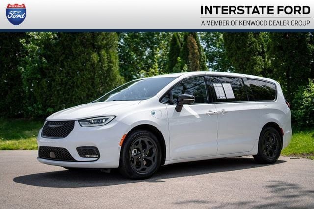 2024 Chrysler Pacifica Hybrid Select S-Appearance PHEV's photo