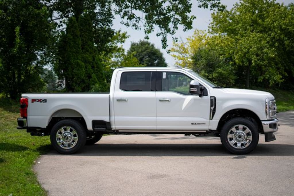 New 2026 Ford F-250SD Lariat Truck Crew Cab